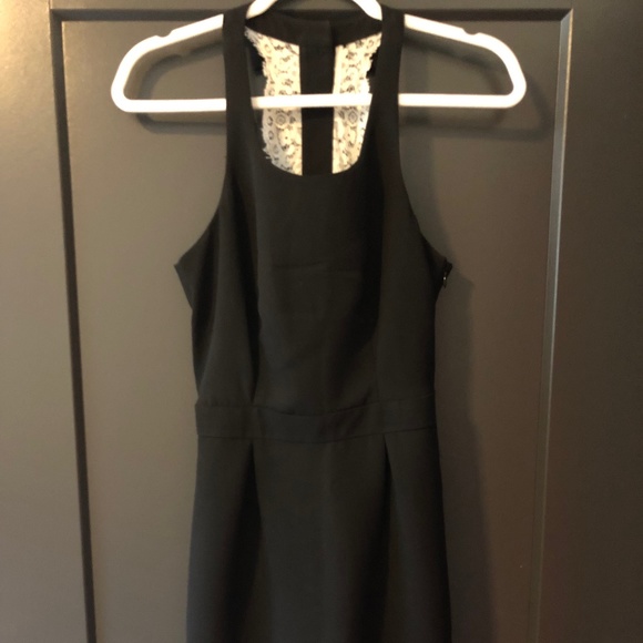 Black dress with lace detail - Picture 1 of 3